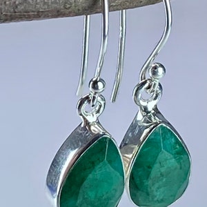 Raw Emerald and Silver Dangle Earrings (YM)