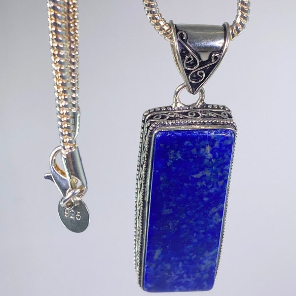 Pendentif en lapis lazuli et en argent avec chaîne serpent classique