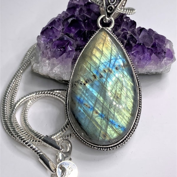 Pendentif en labradorite bleue et argent sterling avec chaîne serpent