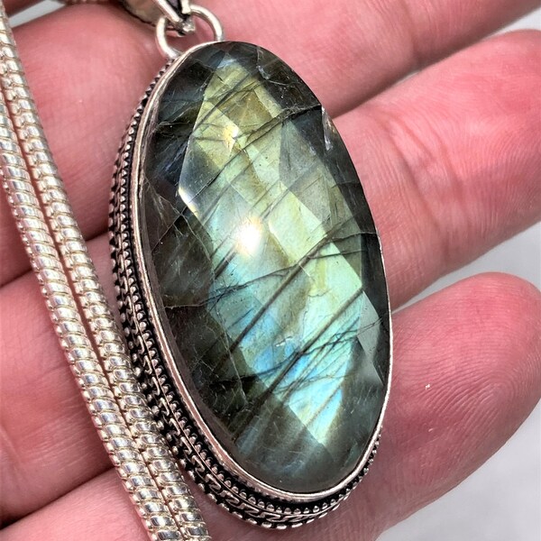 Pendentif en labradorite et argent sterling incluant la chaîne serpent