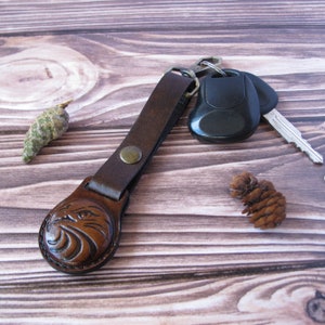 Leather airtag keychain picture eagle with leather strap and carabiner. Leather air tag keyring. Leather handmade gift for men or women