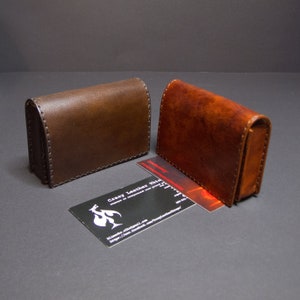 Porta biglietti da visita in pelle per uomo o donna. Porta biglietti da visita in pelle. Porta biglietti da visita in pelle da uomo. Realizzato su ordinazione