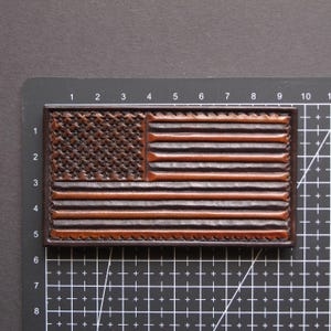 - - - - - - - - - Size - - - - - - - - -
Height - 2 1/8" ( 5,4 cm)
Width - 3 7/8" ( 9,4 cm)

- - - - - - - - - Materials - - - - - - - - -
Vegetable tanned leather
Velcro
Waxed thread