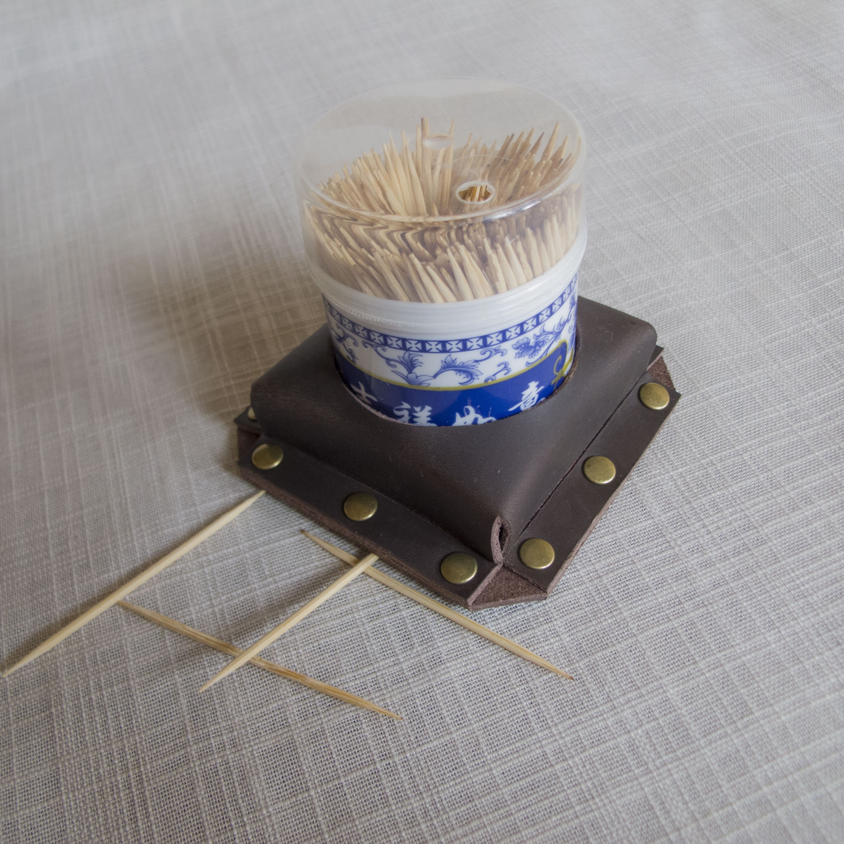 Vecent Portable Wood Toothpick Holder Mini Toothpick Box Pocket Toothpick Holder (Light Brown)