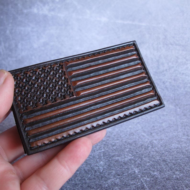 - - - - - - - - - Materials - - - - - - - - -
Vegetable tanned leather
Velcro
Waxed thread