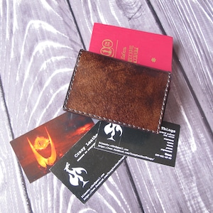 Porta-cartões de visita de couro para homens. Porta-cartões de visita de couro marrom. Capa de cartão de visita de couro masculino. Presente de couro masculino