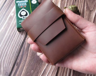 Estuche de cuero marrón para naipes. Protector de cartas de póquer. Estuche de cuero para naipes. Estuche de viaje para naipes. Regalo para papá