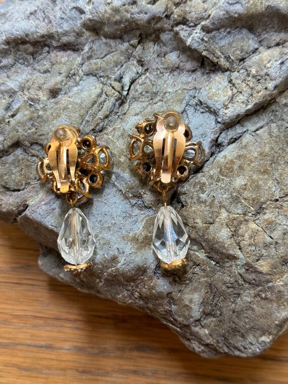 VIntage Chanel Clip-on Earrings - image 5