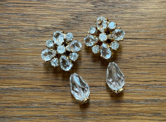 VIntage Chanel Clip-on Earrings - image 1