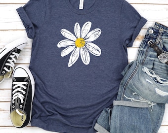 Daisy Shirt, Spring Shirts, Daisy Tee, Wildflower Shirt, Aesthetic Floral Graphic Tee, Summer Tshirt, Spring Shirt, Minimalist, Flower Shirt