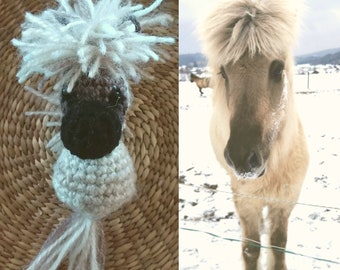 Icelandic horse personalized keychain crocheted