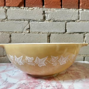 Vintage Pyrex Cinderella Bowl: Sandalwood 444, 4qt Mixing Bowl