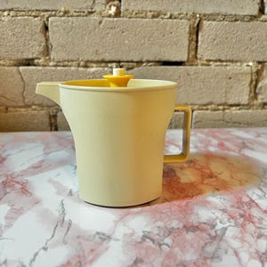 Vintage Tupperware, Creamer 1414, Beige & Grey, Tupperware With Lid, Cream Pitcher, Milk Pitcher