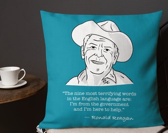 Cita de Reagan: Nueve palabras más aterradoras... - Almohada Premium cuadrada, azul (18 pulgadas)