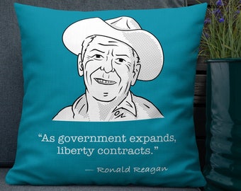Cita de Reagan: A medida que el gobierno se expande... - Almohada Premium cuadrada, azul (22 pulgadas)
