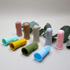 Cepillo de dientes de dedo con funda, cepillo de dientes portátil para bebés, cepillo de dientes de silicona para bebés recién nacidos, cepillo de dientes para bebés, primer cepillo de dientes