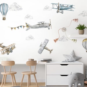 Vliegtuigen ballonnen en wolken muurstickers voor de kinderkamer