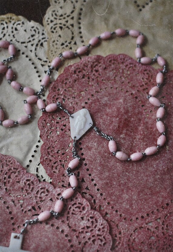 Vintage Baby Pink and White Beaded Rosary - image 4