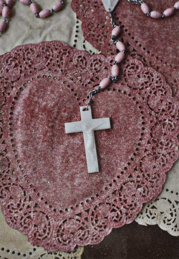 Vintage Baby Pink and White Beaded Rosary - image 3