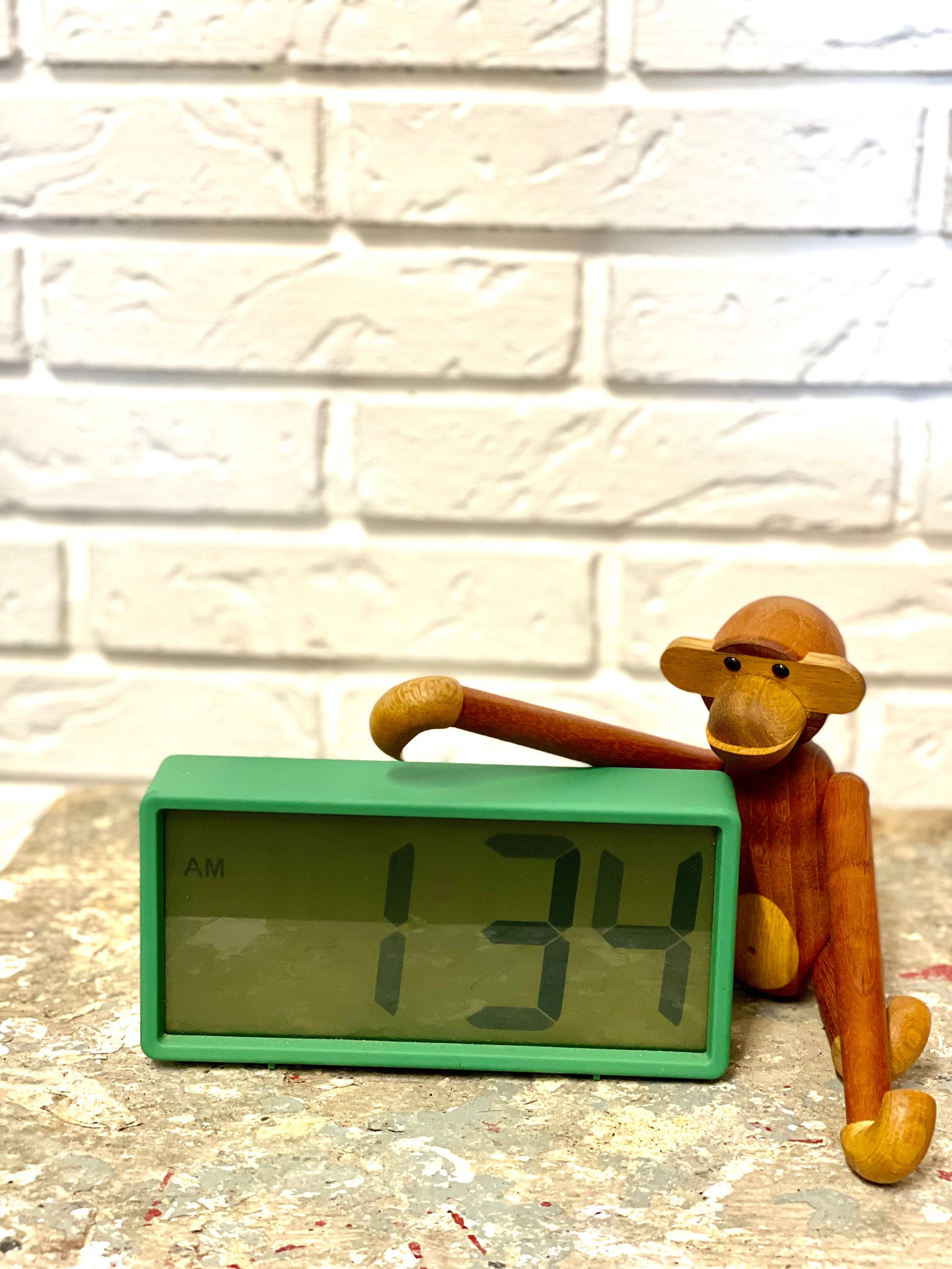 Toller Karlsson Coy rubberized Wecker im frischen Gründesign