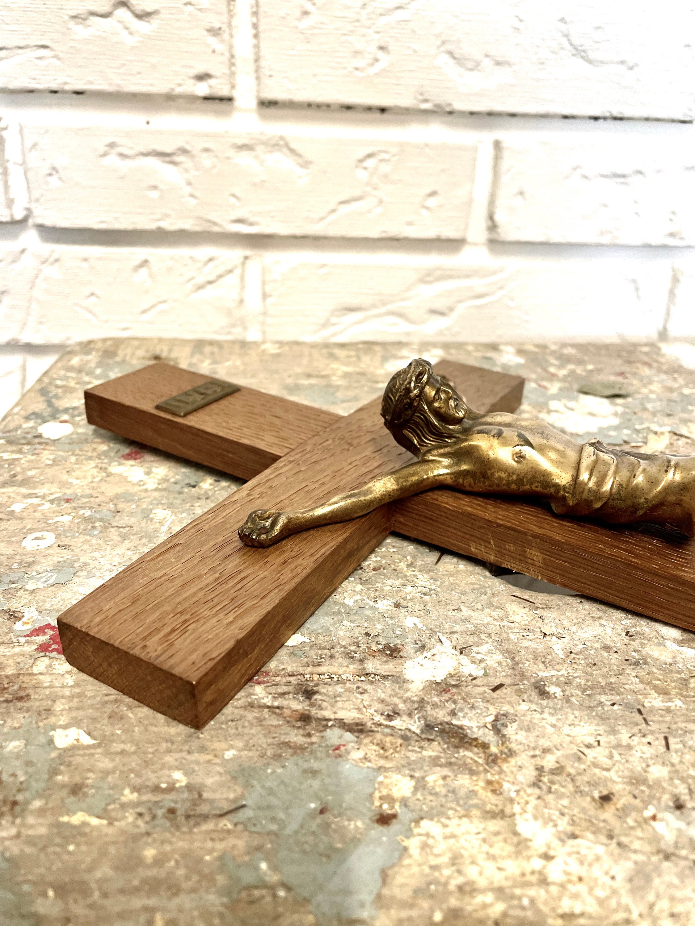 Wandkreuz Aus Holz Mit Glaseinlage Rot-gelb - Holzkreuz In Modernem