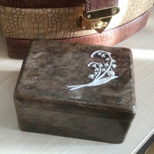 Pudełko vintage z lat 60., pudełko na listy, pudełko na sekrety, pudełko na biżuterię, przechowywanie biżuterii, pudełko ze skorupy żółwia, antyczne pudełko, kiczowaty wystrój domu