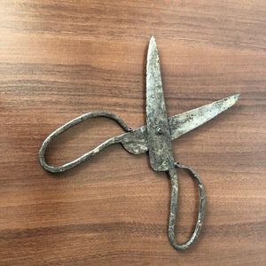 Antike geschmiedete russische Schere, Vintage Schere, alte Schere, genietete Schere, rostige Schere