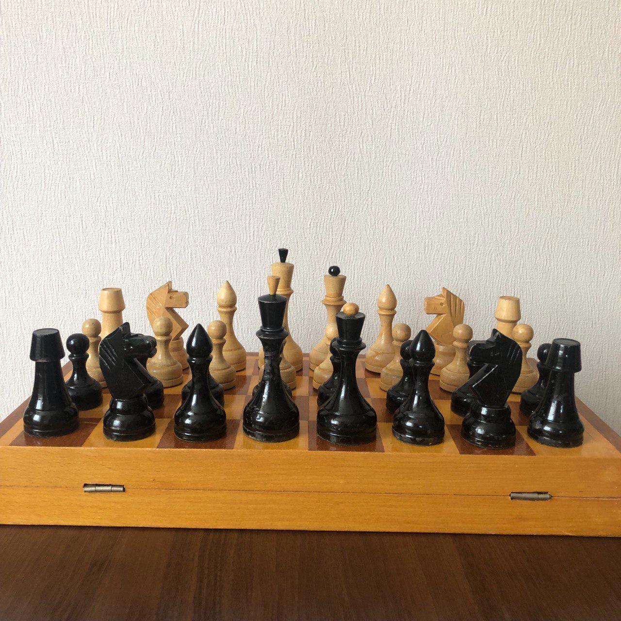 チェスセット　木製板、駒〈ソ連×アメリカ〉 ヴィンテージ ソビエト木製チェスセット – トーナメント オレデジ