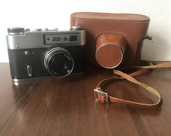 Cámara soviética vintage &quot;FED-5V&quot; con objetivo &quot;I-61L/D&quot; y funda de cuero original. Cámaras vintage para fotografía, ideal para regalar.