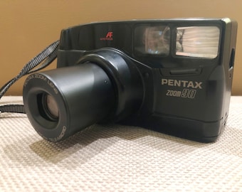 The Pentax Zoom 90 is a 35mm camera