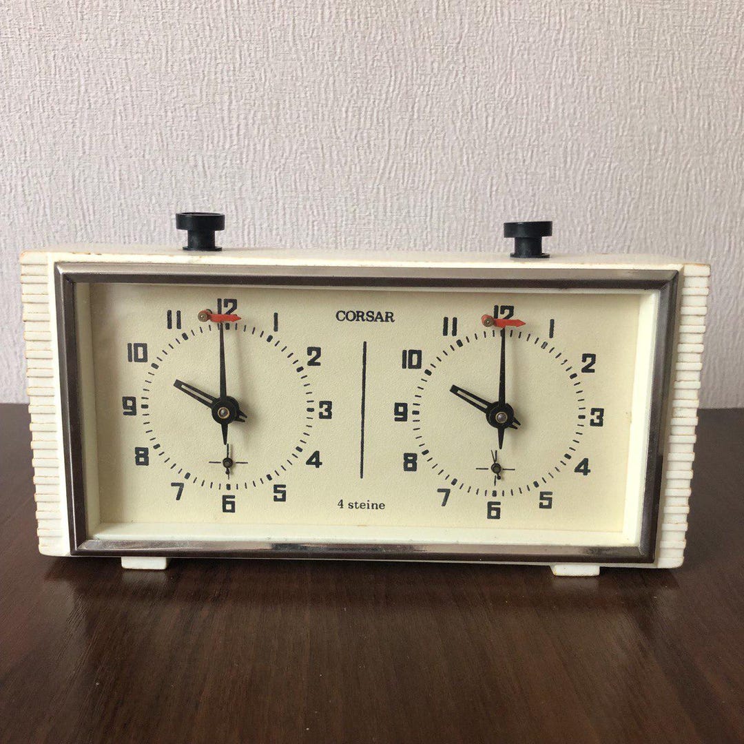 ヴィンテージ ソビエト CORSAR チェスクロック – 機能的、プラスチック