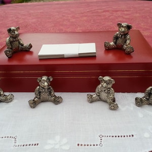 Set di 6 porta biglietti da visita vintage a forma di orsetto francese splendidamente scolpiti in metallo argentato per baby shower, battesimo, regalo di compleanno per bambini