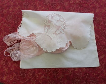 Étui à lingerie vintage français en coton blanc, monogramme N D, motif chérubin, vers les années 1920/30, pochette de rangement pour vêtements de nuit pour pyjama