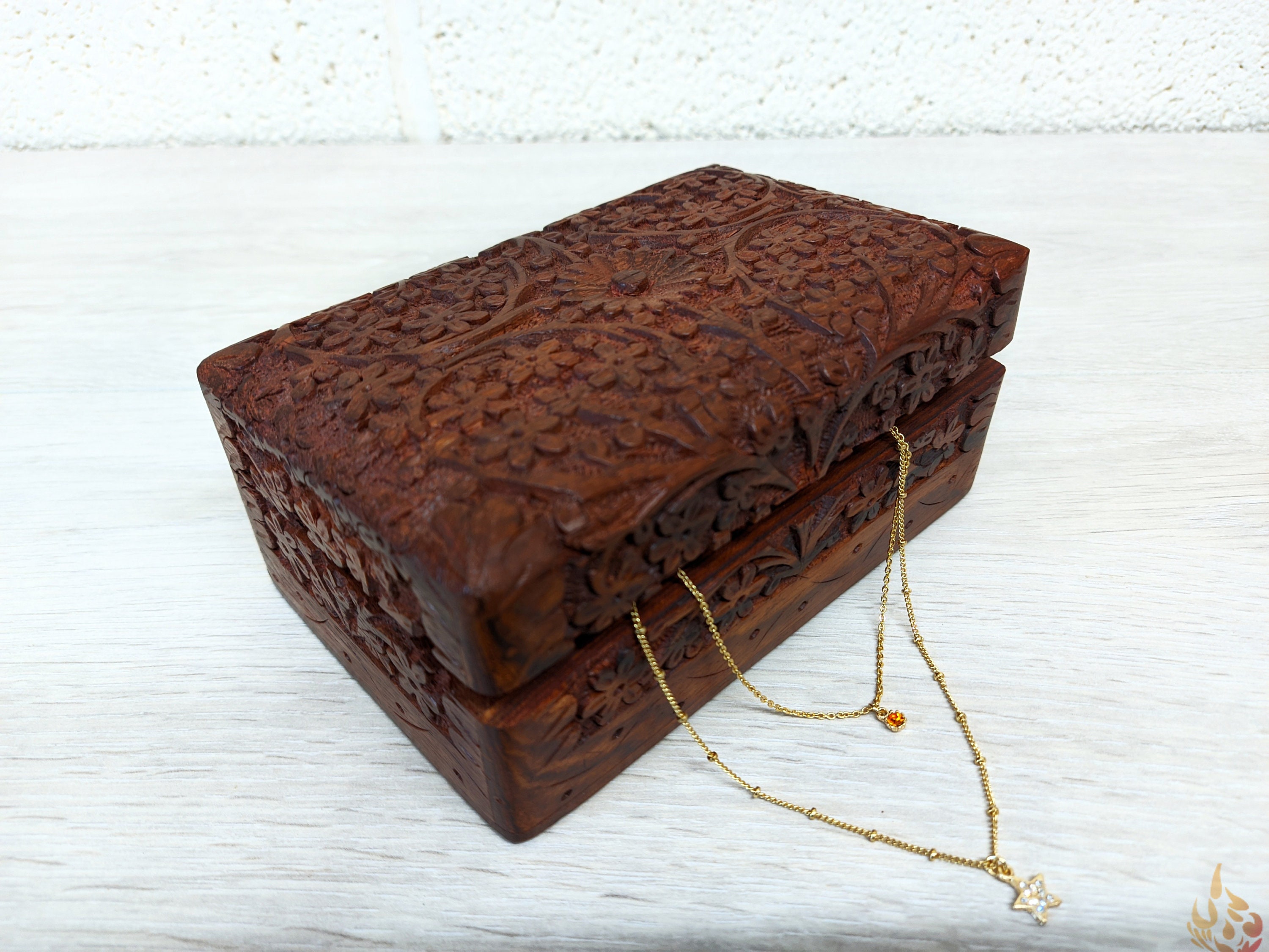 Wooden box floral/Jewellery box/boho decor/hippie decor/floral carved/Ornate/keepsake/medium keepsake box/daisy carved box/Wooden gifts