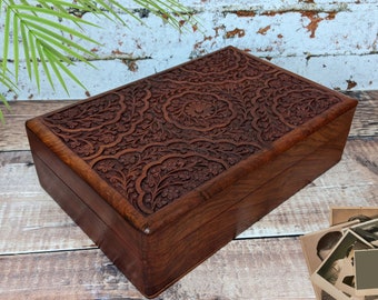 Wooden box/Boho Decor/hippie decor/floral carved/for mum/ for sister/ for grandma/Wooden gifts/keepsake box/Jewellery Box/boho chic design