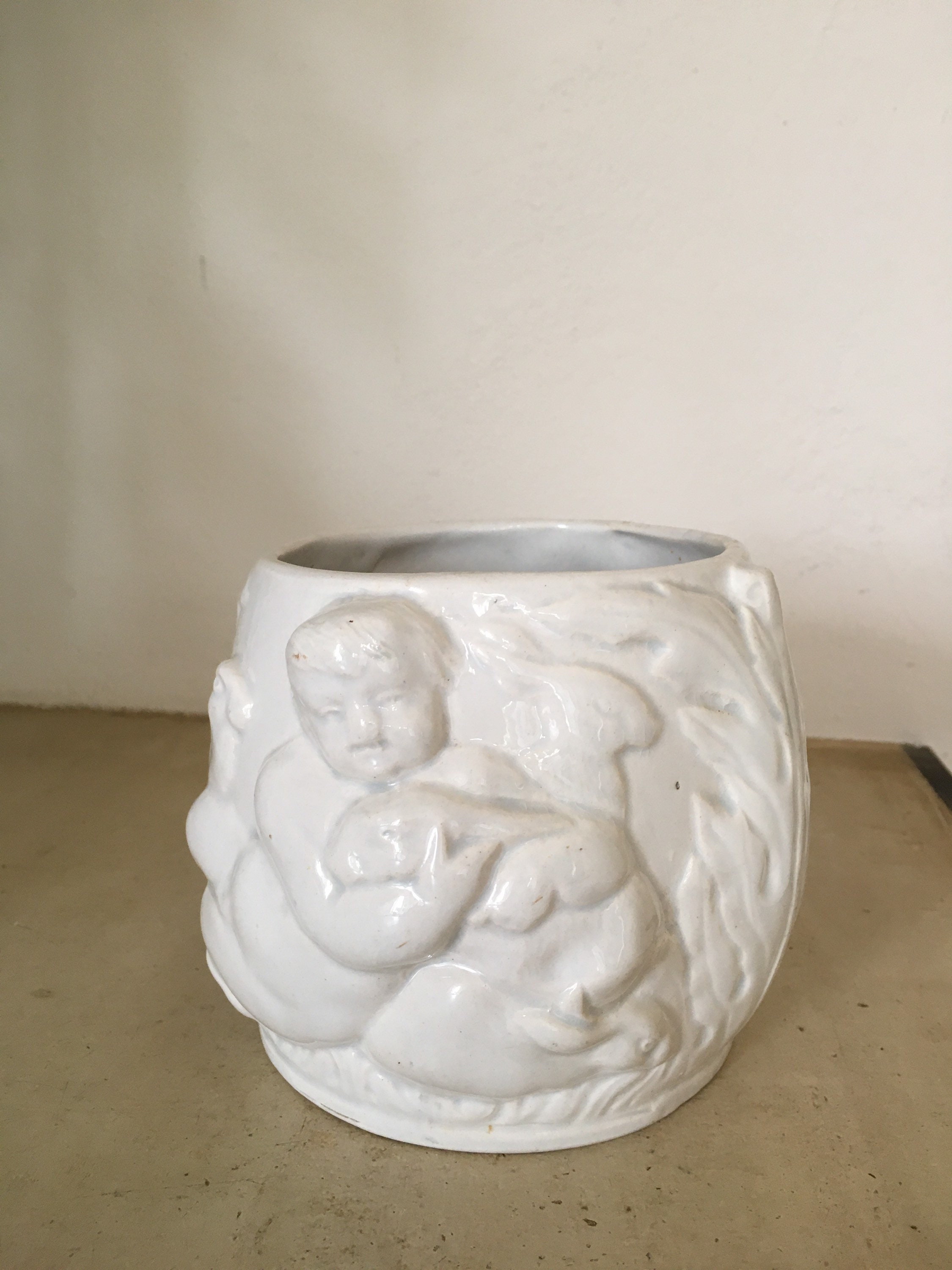 Adorable Cache Pot Ancien