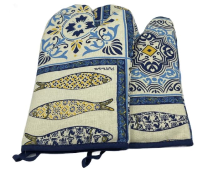 100% Cotton Traditional Portuguese Symbols Oven Kitchen Mitt Set of 2