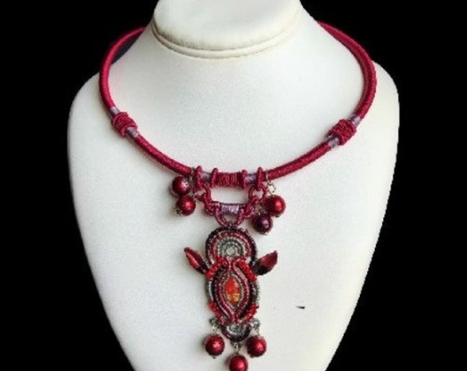 RED BURGUNDY DETAILED fashion necklace with pendant