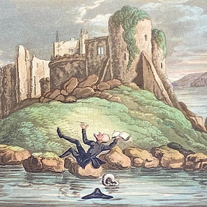 Peut inclure: Une gravure ancienne, coloriée à la main, représente un homme tombant dans l'eau près d'un château. Un cheval blanc se tient sur la rive. Le château est sur une colline verte, et le ciel est nuageux. L'estampe a un style vintage.