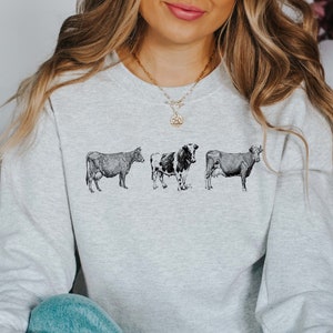 Cow Sweatshirt, Vintage Western Crewneck, Cows, Animal Sweatshirt, Cow Lover Gift, Farm Girl Shirt, Graphic Crewneck, Cow Shirt
