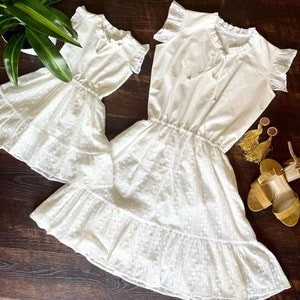 White matching mother daughter dresses,Mommy and me outfits, Mother day from Daughter,Matching outfits, matching  lace flower dresses.