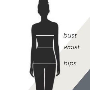 Może przedstawiać: Diagram przedstawiający wymiary biustu, talii i bioder na kobiecym ciele.