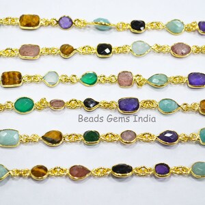 Puede incluir: Una cadena de oro con varias cuentas de piedras preciosas, incluyendo amatista, aguamarina, ojo de tigre y cuarzo rosa. La cadena está hecha de metal chapado en oro y es perfecta para la elaboración de joyas.