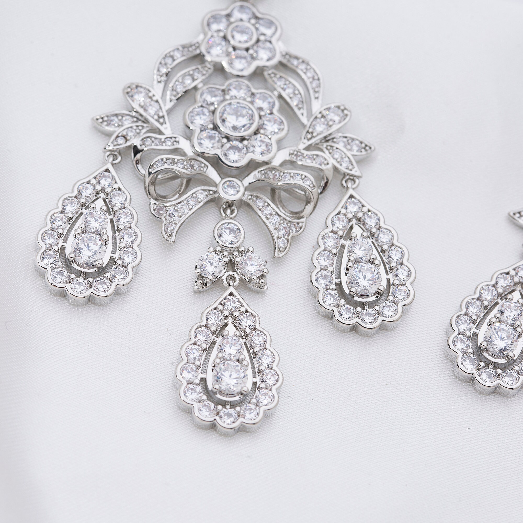 Elizabeth Taylor's FULL SIZE (7.5cm) Luxury Girandole