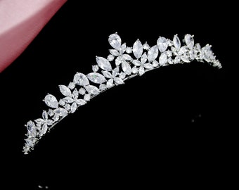 Tiara nuziale con design a forma di giglio con diamanti simulati, zirconi placcati in rodio con la possibilità di aggiungere un set di collana coordinato