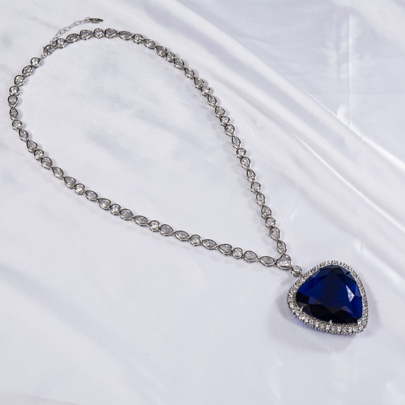 The heart of the ocean necklace