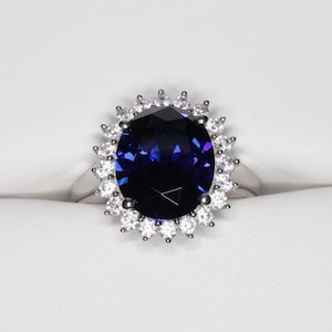 Anillo de la Princesa Diana en plata de ley 925 equivalente a 4,5 quilates de zafiro y diamantes simulados, circonita cúbica 5A, piedra de nacimiento de septiembre.