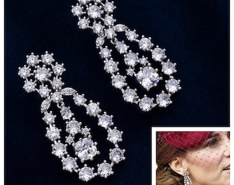 Orecchini pendenti orbitali con diamanti simulati (zirconia cubica 5A) della regina Elisabetta II, placcati in rodio o oro 18 carati.