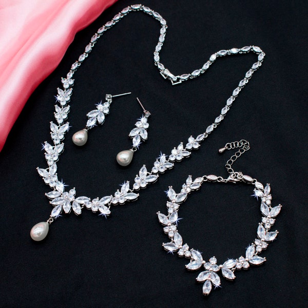 Glamorous Simulated Diamond CZ & Pearl Necklace and Earrings Set. Rhodium Plated and 5A Cubic Zirconia