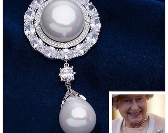 The Cambridge Pearl Pendant Brooch Replica FULL SIZE, Luxury Exclusive. Kate Middleton Princess of Wales, Queen Elizabeth 11 (7.3 x3.5cm)